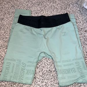 Gym shark leggings